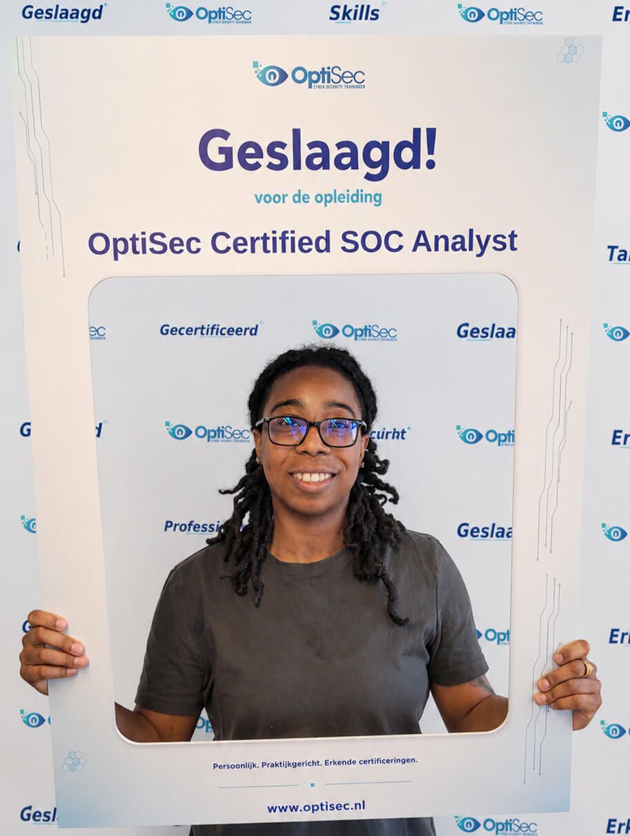 Shakisha%20geslaagd%20voor%20soc%20analyst-4afebf26